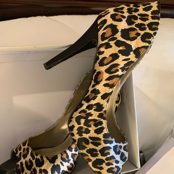 Shoes - Picture 3 of 4